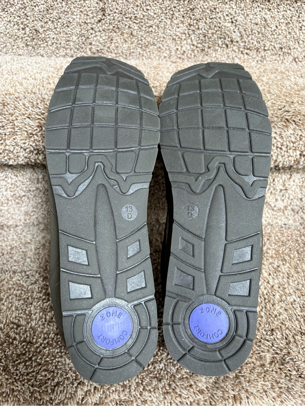 Omega Men’s Athletic Hook-and-Loop Sneakers in Dark Gray and Cream . - Picture 8 of 14